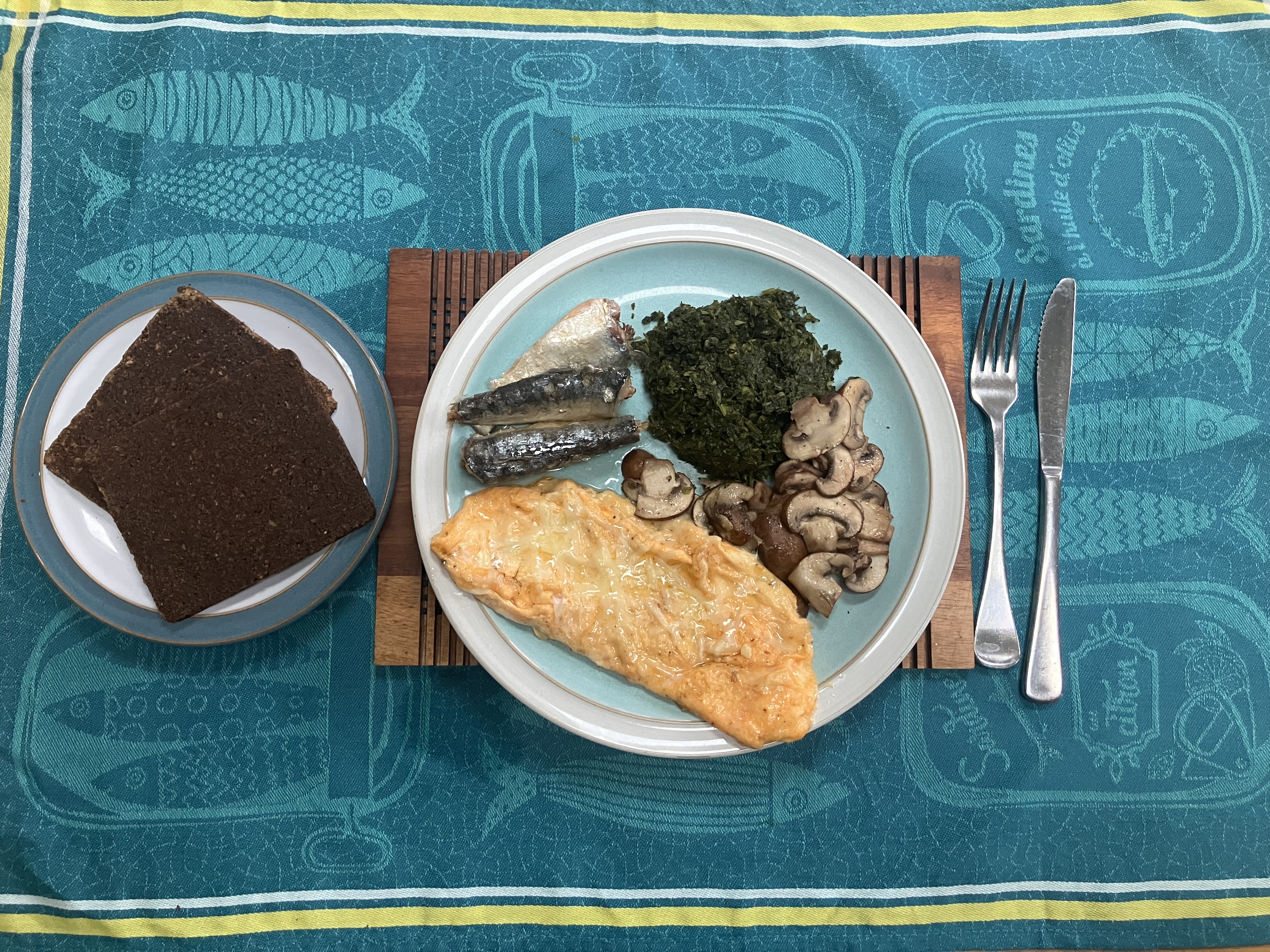 60g protein lunch: cheesy omelette with sardines and spinach